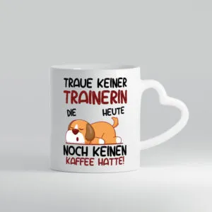 Traue keiner Trainerin | Sportverein | Humor - Herzhenkel Tasse - Kaffeetasse / Geschenk / Familie