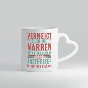 Verneigt euch: Arzthelfer | Fachangestellter Medizin - Herzhenkel Tasse - Kaffeetasse / Geschenk / Familie