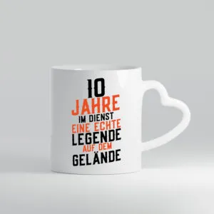 10 Jahre im Dienst | Legende | Jubiläum | Kollege | Arbeit - Herzhenkel Tasse - Kaffeetasse / Geschenk / Familie