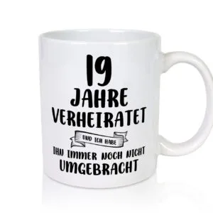 19 Jahre Verheiratet, immer noch am Leben! - Tasse Weiss - Kaffeetasse / Geschenk / Familie
