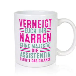 Verneigt euch: Assistentin | Assistenz | Hilfskraft v2 - Tasse Weiss - Kaffeetasse / Geschenk / Familie