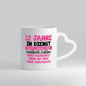 12 Jahre im Dienst | Jubiläum | Arbeit v10 - Herzhenkel Tasse - Kaffeetasse / Geschenk / Familie