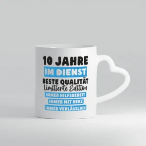 10 Jahre im Dienst | Jubiläum | Arbeit v6 - Herzhenkel Tasse - Kaffeetasse / Geschenk / Familie