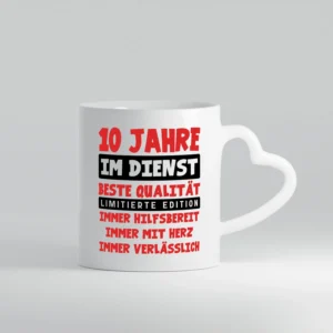 10 Jahre im Dienst | Jubiläum | Arbeit v9 - Herzhenkel Tasse - Kaffeetasse / Geschenk / Familie